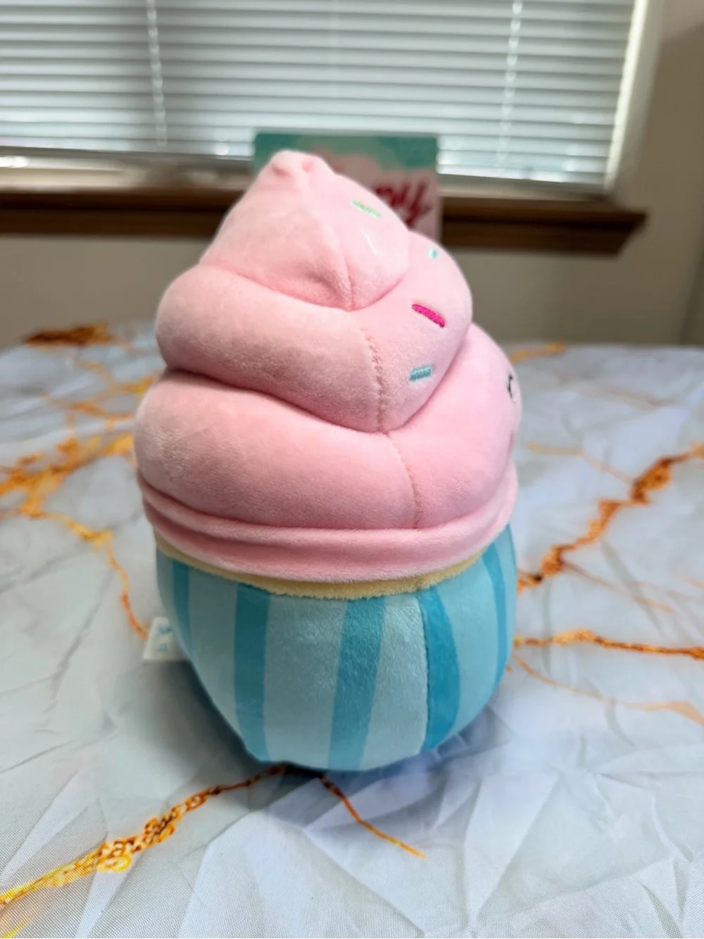 Squishmallows Deidre the Cupcake